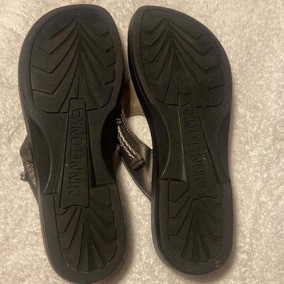 Minnetonka Sandals Womens 10 Silverthorne Flip Flop Flats Leather Slip On - Picture 5 of 6